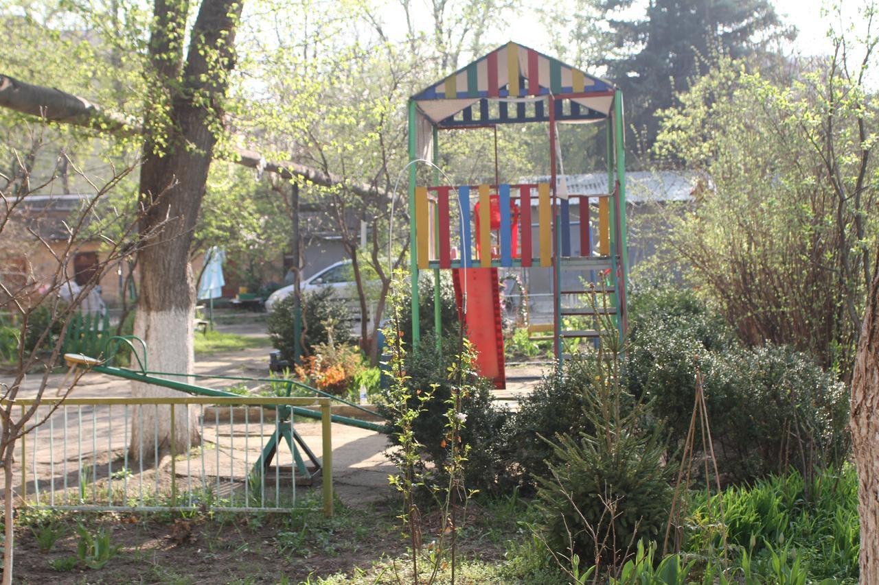 Old Tiraspol Hostel Buitenkant foto